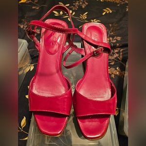Women's pink sandals